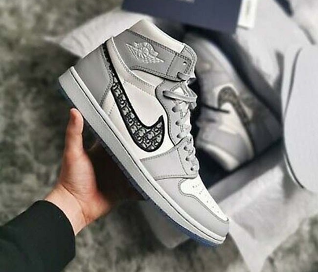 giày sneaker Dior x Air Jordan 1 High