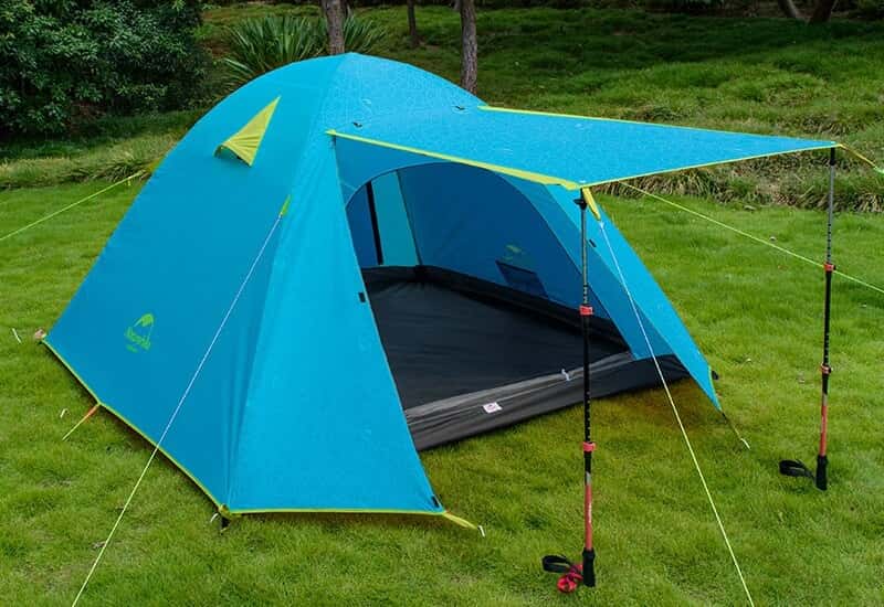 Lều cắm trại là một trong những vật dụng cần thiết khi đi dã ngoại